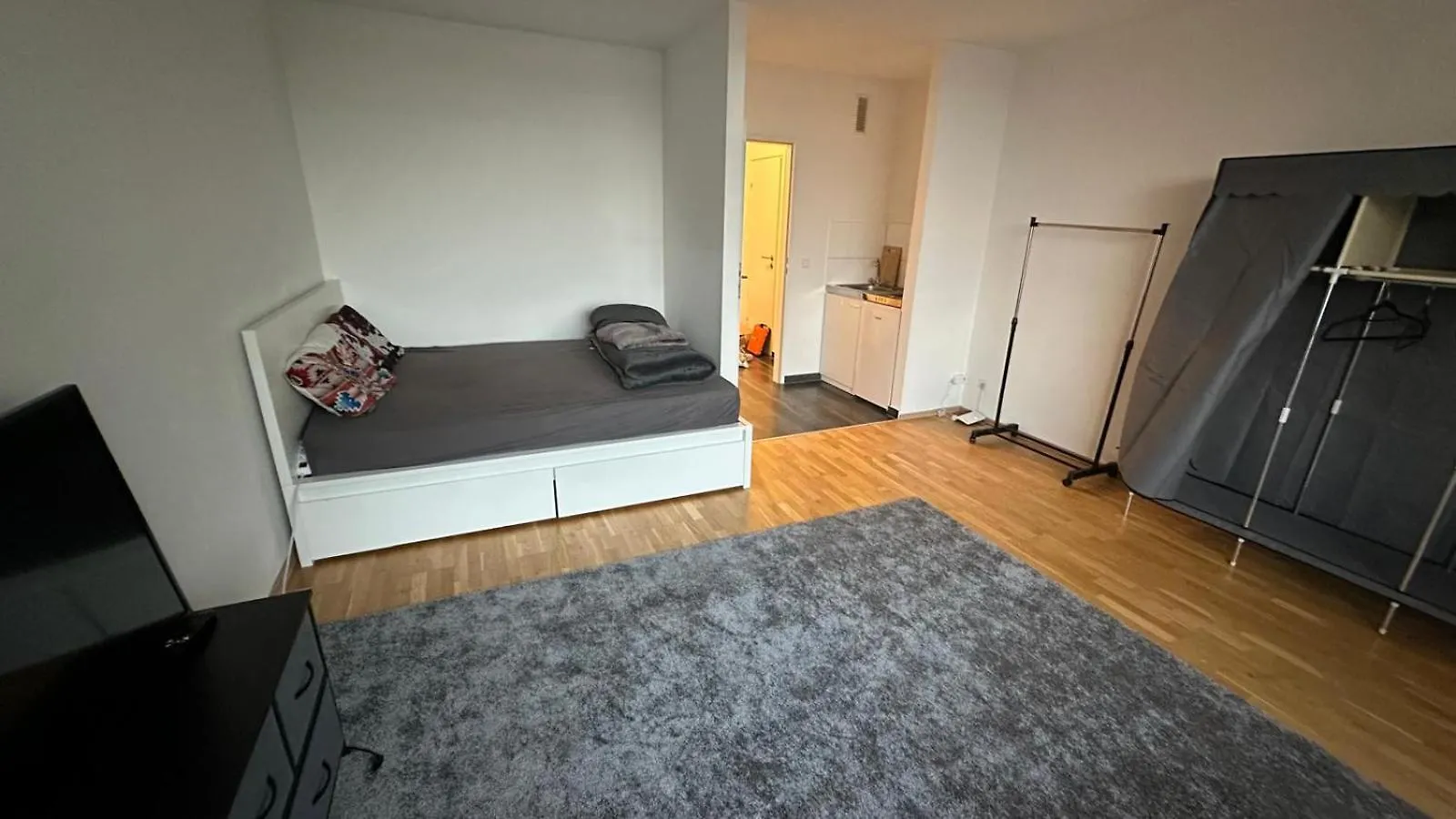 Small Cozy Apartment In Cologne City